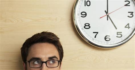 Primero en la zona horaria del atlántico de este modo finaliza el horario de verano y comienza el de invierno. Recuerda este Domingo 25 de Octubre cambio de horario en ...