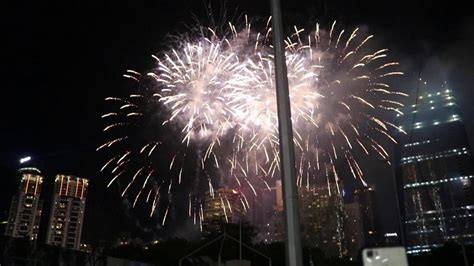 Join in sunway city's amazing countdown organised by sibu municipal council to ring in the new year, the sibu year end countdown 2019 is one of the yearly events to celebrate the end of a angie t. Celebrating Happy New Year 2020 at Kuala Lumpur, Malaysia ...