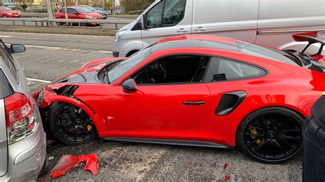 Man Crashes Brand New Porsche 911 Gt2 Rs Just Minutes After Going On