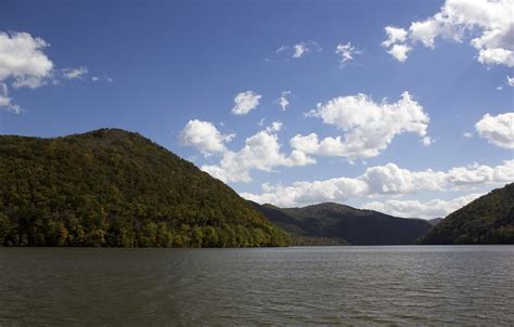 Bluestone Lake In West Virginia Is A Pristine Paradise