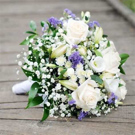 Check spelling or type a new query. Brautstrauß in Weiß und Flieder - Heiraten mit braut.de in ...