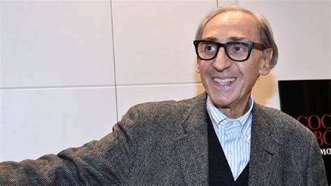 Da tempo lottava con una malattia che lo ha costretto a restare lontano di cosa vivrebbero ciarlatani e truffatori se non avessero moneta sonante da gettare come ami fra la gente. Franco Battiato è morto? No, è solo l'ennesima, macabra ...