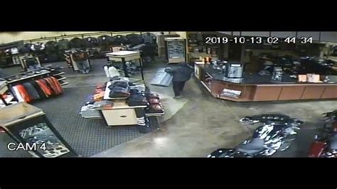 Caught On Camera Thieves Steal 13k Worth Of Leather Clothing From Harley Davidson Store In