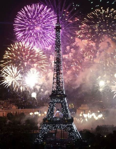 Happy New Year Paris Eiffel Tower Tour Eiffel Paris Eiffel Tower