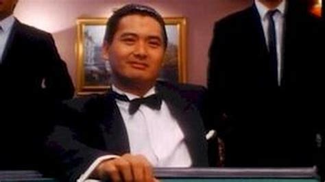 Sua carreira em hong kong trilhou pelo cinema e séries e filmes de televisão que o fizeram um dos maiores astros da ásia. Sinopsis God of Gamblers, Aksi Chow Yun Fat Sang Dewa Judi