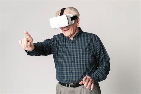 Premium Photo Cheerful Senior Man Wearing Virtual Reality Goggles