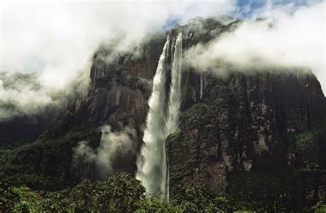 Worlds Most Beautiful And Amazing Waterfalls