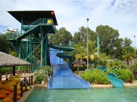The carnivall waterpark yra įsikūręs persiaran cinta sayang, 08000 sungai petani, kedah, malaizija, šalia šios vietos yra: 13 Taman Tema Air di Malaysia Wajib Dikunjungi Semasa Cuti ...