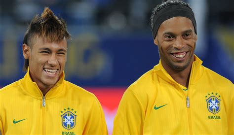 Neymar Hors Du Top 10 Pelé 2e Les 32 Meilleurs Joueurs Brésiliens De Tous Les Temps