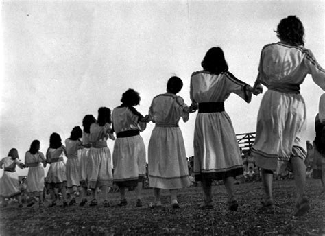 Women Dancing On Tu Bav 1944 Jewish Womens Archive