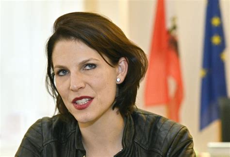 In an interview with euractiv germany, she explains where austria wants to renegotiate and pleads for a stricter link to the rule of law. Die große EU-Wahl-Debatte der Kandidatinnen jetzt auf VN ...