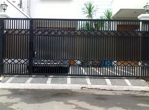 Salah satu alasannya adalah karena harganya cukup terjangkau dan tersedia dalam berbagai macam ukuran yang bisa disesuaikan. Desain-Pagar-Besi-Hollow-Rumah-Minimalis - harga123.info