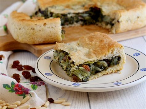 Check spelling or type a new query. PIZZA DI SCAROLA, con olive, capperi, alici, uvetta e pinoli