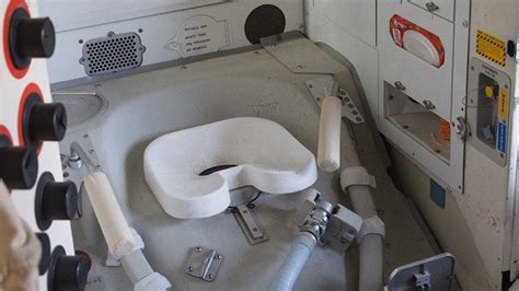 Usahakan berkas yang anda kirimkan tidak lebih dari 150 kb. Begini Cara Astronaut Menggunakan Toilet yang Ada di ...
