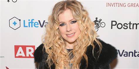 Avril Lavigne Teases New Songs ‘dumb Blonde ‘it Was In Me And ‘tell Me