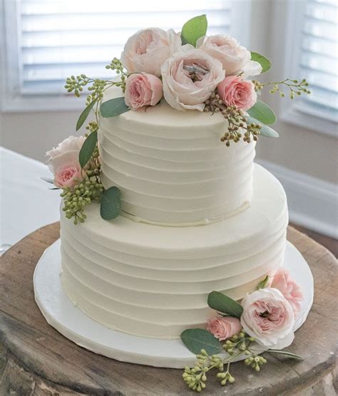 Designed with custom colored pearls and a touch of sparkle. A Very Special Weekend At | Wedding cakes, Fresh flower ...