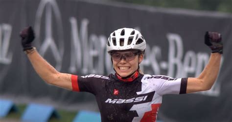She was involved in skiing when she was younger, and her parents advised her to take up mountain biking as a complementary sport. A 21 anni Loana Lecomte vince a Nove Mesto tra le elite ...