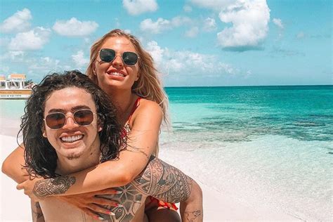 Whindersson nunes reapareceu nas redes sociais em um post ao lado da noiva, maria lina deggan. Tatuagens de famosos: Tatuagem de Luísa Sonza e ...