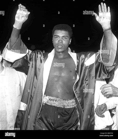 Cassius Clay Celebrates Hi Res Stock Photography And Images Alamy