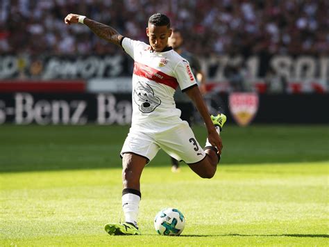 Dennis aogo ist bereits ein alter hase unter den fußballprofis. Stuttgart ohne Aogo zum "Zweitligaspiel"