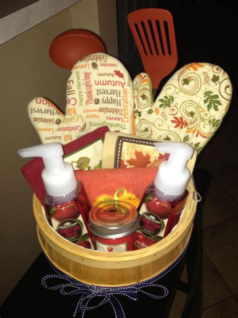 For the final touch, present the cleaning products in a wire basket with a handle. Housewarming Gifts for Women | Thanksgiving gift basket ...