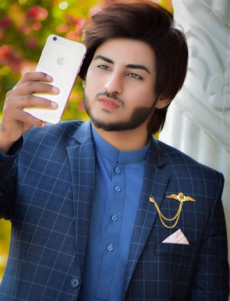 Pin on WhatsApp Instagram Facebook dpz Check top and best 25 jo baka trolls,memes,wallpapers,dp,profile picture,jokes.
