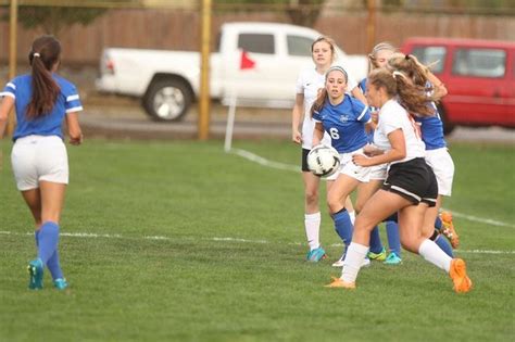 Valley Catholic Edges Scappoose 1 0 In Cowapa League Girls Soccer