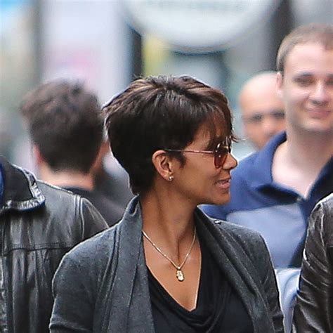 Haircut Of The Week Halle Berrys New Side Swept Almost Bob Glamour