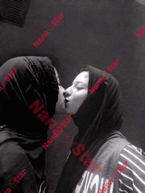 hijab lesbian lesbian arab wanita terseksi fotografi tubuh gaun dengan belahan