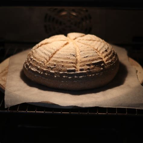 Zelf bruin brood bakken eenvoudig vloerbrood