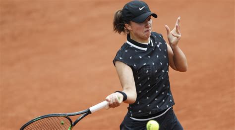 Halep va juca în sferturi cu fostul număr 1 mondial, serena williams. Australian Open 2020: Iga Swiatek Downs Donna Vekic to ...