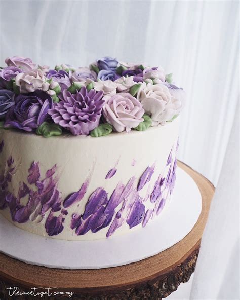 Purple Ombre 8 Wreath Birthday Cake With Flowers Buttercream Flower