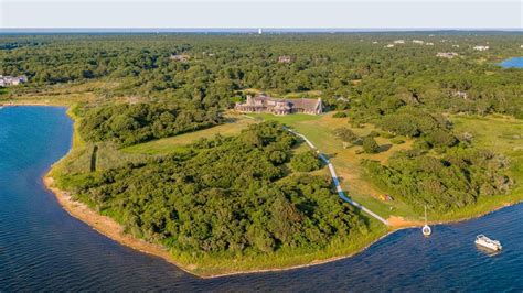 The Obamas Just Bought A Marthas Vineyard Compound For 1485 Million