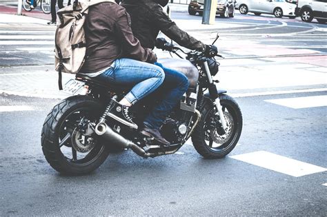 Other drivers will appreciate you. Best Motorcycle Riding Positions - Pros And Cons