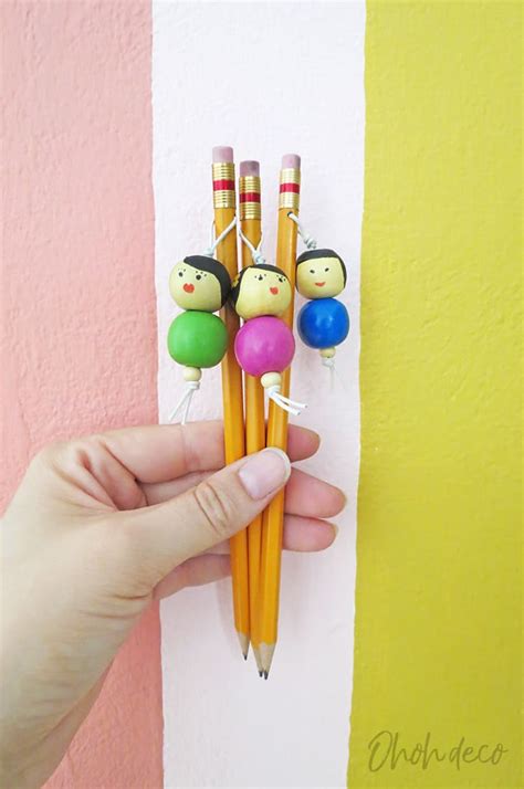 These diy christmas pencil toppers are a great way to do that because they're not only festive, they are also great sewing practice! DIY beads dolls pencil toppers - Ohoh deco