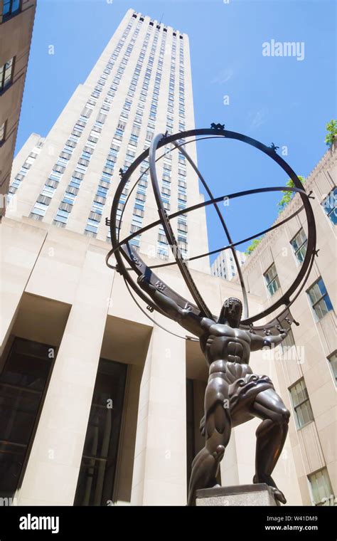 Atlas Statue In Rockefeller Center New York Stock Photo Alamy
