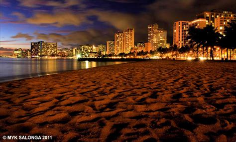 夕暮れ時のホノルルのスカイライン ハワイの写真
