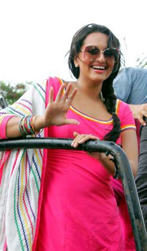 Sonakshi Sinha At Her Film Rowdy Rathore Promotions In Lokhandwala Complex Image Sonakshi