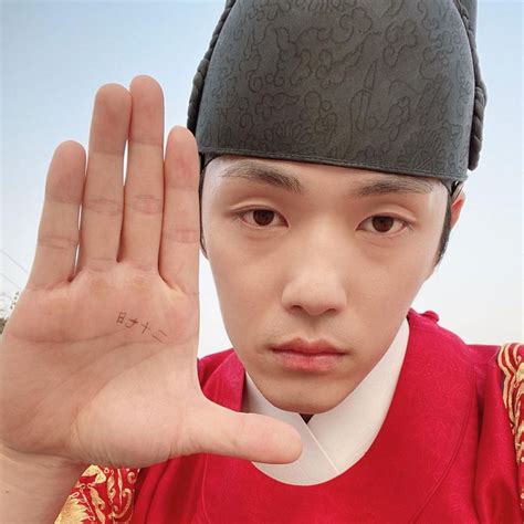 Cnblue's lee jong hyun reportedly deletes instagram account following backlash for message he sent to youtuber. 10 Potret Keseruan Kim Jung Hyun di Balik Layar 'Mr. Queen'