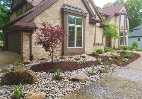 Front Yard Update Adding A Mixture Of Stone And Mulch Beds To Create
