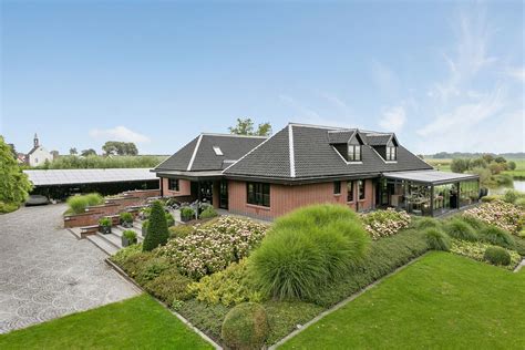 In 2019 en 2020 zijn de democraten in de meerderheid in het huis van afgevaardigden, en de republikeinen in de senaat. Eén van de meest opmerkelijke huizen in Nederland staat te ...