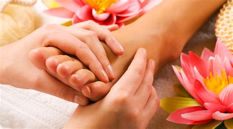 How To Do Abhyanga Ayurvedic Oil Massage Yourself The Correct Way Wholesome Ayurveda
