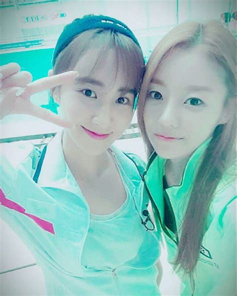 Snsd S Yuri And Her Pretty Selca With Melody Day S Yein Wonderful Generation