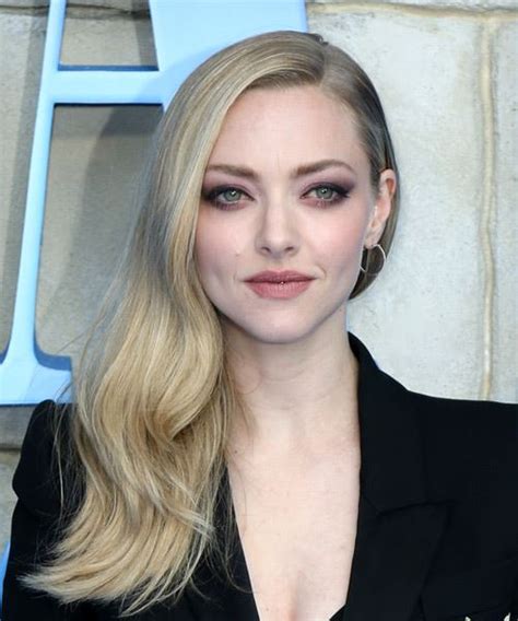 Amanda Seyfrieds 13 Best Hairstyles And Haircuts