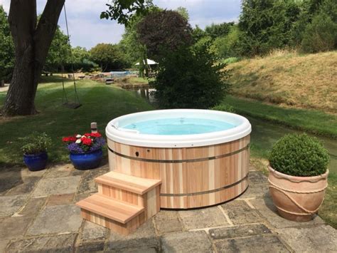 Best Round Hot Tub 2023 Review Cost Models And Ratings