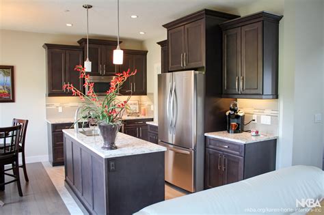 Worldcup way | eagle, id. Staggered Kitchen Cabinets : 11 Top Trends In Kitchen ...