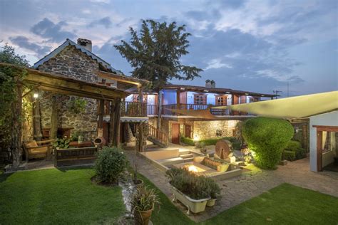 Alcazaba and malaga roman theatre are notable landmarks, and the area's natural beauty can be seen at malagueta. Hotel La Casa Azul Huasca, Huasca de Ocampo, Mexico ...