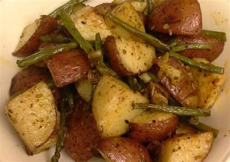 Roasted Garlic Red Potatoes With Green Beans Recipe By Faith Cookpad