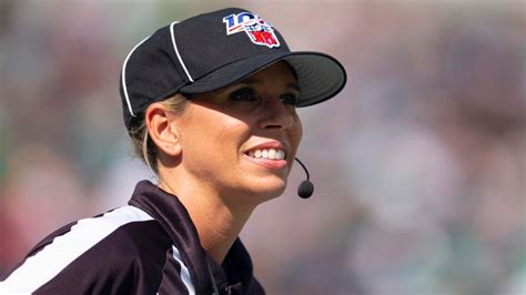 Super Bowl 2021 Sarah Thomas First Woman To Officiate Nfls