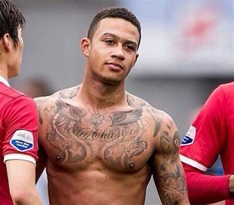 Cultures from every continent in the world have embedded permanent dyes in their bodies as mystical wards. Afbeeldingsresultaat voor tattoo memphis depay | Tatuagem ...